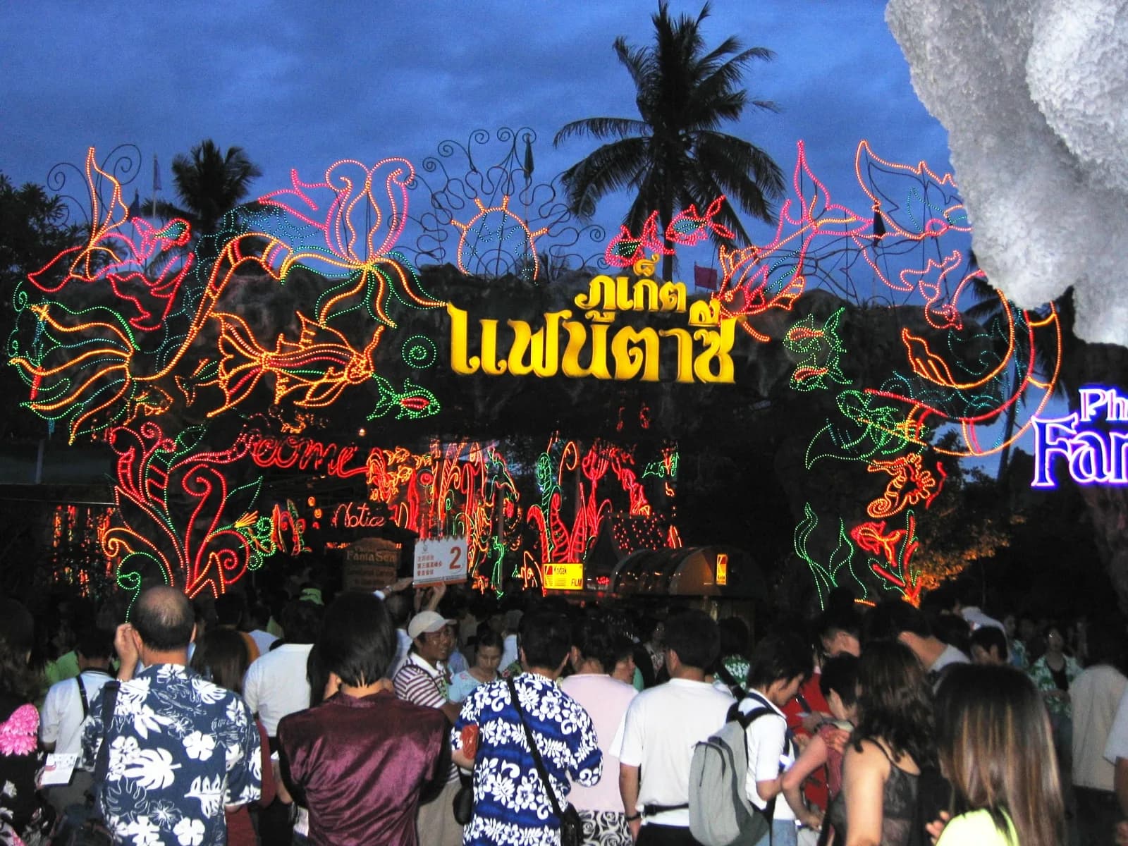 Вход в парк Phuket FantaSea в районе Камала